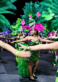 Foto de la galería: Show de Scolas: con un público colmado los estudiantes se despidieron de la estudiantina posadeña