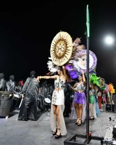 Foto de la galería: Show de Scolas: con un público colmado los estudiantes se despidieron de la estudiantina posadeña