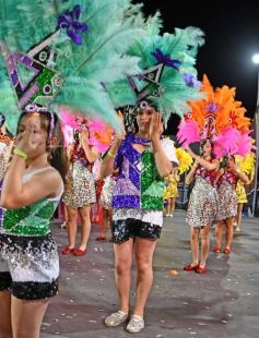 Foto de la galería: Show de Scolas: con un público colmado los estudiantes se despidieron de la estudiantina posadeña