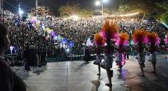Foto de la galería: Show de Scolas: con un público colmado los estudiantes se despidieron de la estudiantina posadeña