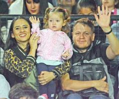 Foto de la galería: Show de Scolas: con un público colmado los estudiantes se despidieron de la estudiantina posadeña