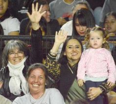 Foto de la galería: Show de Scolas: con un público colmado los estudiantes se despidieron de la estudiantina posadeña