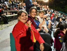 Foto de la galería: Show de Scolas: con un público colmado los estudiantes se despidieron de la estudiantina posadeña