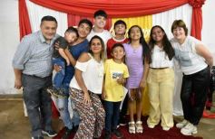 Foto de la galería: Celebración familiar y de fe en la confirmación de grupos de jóvenes de Garupá