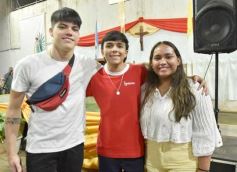 Foto de la galería: Celebración familiar y de fe en la confirmación de grupos de jóvenes de Garupá