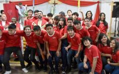 Foto de la galería: Celebración familiar y de fe en la confirmación de grupos de jóvenes de Garupá