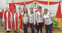 Foto de la galería: Celebración familiar y de fe en la confirmación de grupos de jóvenes de Garupá