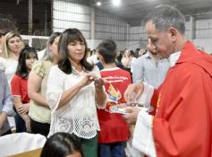 Foto de la galería: Celebración familiar y de fe en la confirmación de grupos de jóvenes de Garupá
