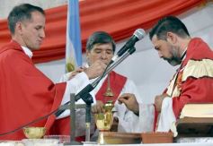 Foto de la galería: Celebración familiar y de fe en la confirmación de grupos de jóvenes de Garupá