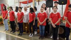 Foto de la galería: Celebración familiar y de fe en la confirmación de grupos de jóvenes de Garupá