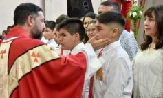 Foto de la galería: Celebración familiar y de fe en la confirmación de grupos de jóvenes de Garupá