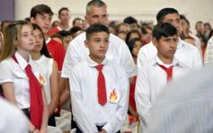 Foto de la galería: Celebración familiar y de fe en la confirmación de grupos de jóvenes de Garupá