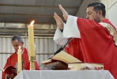 Foto de la galería: Celebración familiar y de fe en la confirmación de grupos de jóvenes de Garupá