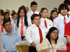 Foto de la galería: Celebración familiar y de fe en la confirmación de grupos de jóvenes de Garupá