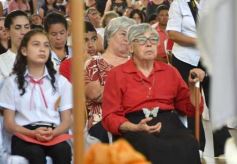 Foto de la galería: Celebración familiar y de fe en la confirmación de grupos de jóvenes de Garupá
