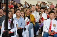 Foto de la galería: Celebración familiar y de fe en la confirmación de grupos de jóvenes de Garupá