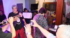 Foto de la galería: Santa y sus dientes de leche pusieron música y animación al sábado en La Pasteur