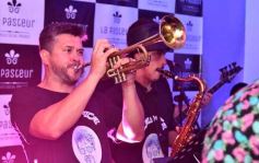 Foto de la galería: Santa y sus dientes de leche pusieron música y animación al sábado en La Pasteur