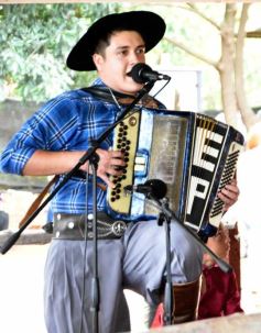 Foto de la galería: Domas y mucho chamamé: el domingo familiar se vivió en el Campo Nosiglia de Posadas