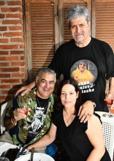 Foto de la galería: Arnaldo Aníbal Santacruz festejó a lo grande su cumple junto a la familia y amigos