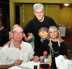 Foto de la galería: Arnaldo Aníbal Santacruz festejó a lo grande su cumple junto a la familia y amigos