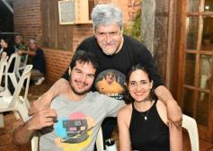 Foto de la galería: Arnaldo Aníbal Santacruz festejó a lo grande su cumple junto a la familia y amigos