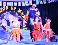Foto de la galería: Junto a los colores del Mundial la Casita del Niño del IPS cerró el año escolar
