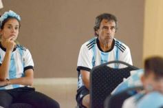 Foto de la galería: Con la ilusión de la Copa, la algarabia de la hinchada de chicos y grandes se hace sentir en cada partido albiceleste