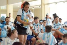 Foto de la galería: Con la ilusión de la Copa, la algarabia de la hinchada de chicos y grandes se hace sentir en cada partido albiceleste