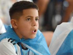 Foto de la galería: Con la ilusión de la Copa, la algarabia de la hinchada de chicos y grandes se hace sentir en cada partido albiceleste