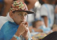 Foto de la galería: Con la ilusión de la Copa, la algarabia de la hinchada de chicos y grandes se hace sentir en cada partido albiceleste