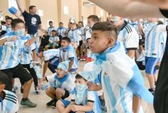 Foto de la galería: Con la ilusión de la Copa, la algarabia de la hinchada de chicos y grandes se hace sentir en cada partido albiceleste