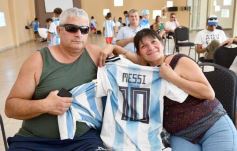 Foto de la galería: Con la ilusión de la Copa, la algarabia de la hinchada de chicos y grandes se hace sentir en cada partido albiceleste