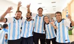 Foto de la galería: Con la ilusión de la Copa, la algarabia de la hinchada de chicos y grandes se hace sentir en cada partido albiceleste