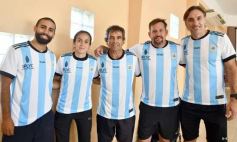 Foto de la galería: Con la ilusión de la Copa, la algarabia de la hinchada de chicos y grandes se hace sentir en cada partido albiceleste