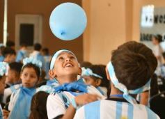 Foto de la galería: Con la ilusión de la Copa, la algarabia de la hinchada de chicos y grandes se hace sentir en cada partido albiceleste