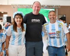 Foto de la galería: Con la ilusión de la Copa, la algarabia de la hinchada de chicos y grandes se hace sentir en cada partido albiceleste