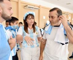 Foto de la galería: Con la ilusión de la Copa, la algarabia de la hinchada de chicos y grandes se hace sentir en cada partido albiceleste