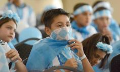 Foto de la galería: Con la ilusión de la Copa, la algarabia de la hinchada de chicos y grandes se hace sentir en cada partido albiceleste