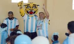 Foto de la galería: Con la ilusión de la Copa, la algarabia de la hinchada de chicos y grandes se hace sentir en cada partido albiceleste
