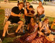 Foto de la galería: Vecinos, familias y músicos fueron parte del convite cultural en la Vigilia por Andresito