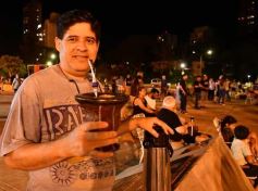 Foto de la galería: Vecinos, familias y músicos fueron parte del convite cultural en la Vigilia por Andresito