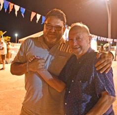 Foto de la galería: Vecinos, familias y músicos fueron parte del convite cultural en la Vigilia por Andresito