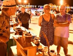 Foto de la galería: Vecinos, familias y músicos fueron parte del convite cultural en la Vigilia por Andresito