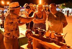 Foto de la galería: Vecinos, familias y músicos fueron parte del convite cultural en la Vigilia por Andresito