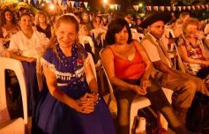 Foto de la galería: Vecinos, familias y músicos fueron parte del convite cultural en la Vigilia por Andresito