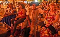 Foto de la galería: Vecinos, familias y músicos fueron parte del convite cultural en la Vigilia por Andresito