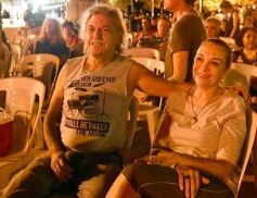 Foto de la galería: Vecinos, familias y músicos fueron parte del convite cultural en la Vigilia por Andresito