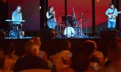 Foto de la galería: Vecinos, familias y músicos fueron parte del convite cultural en la Vigilia por Andresito