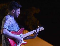 Foto de la galería: Vecinos, familias y músicos fueron parte del convite cultural en la Vigilia por Andresito